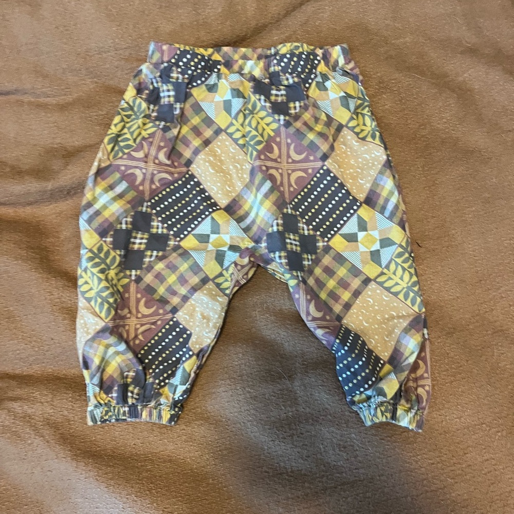 Harvest Quilt Joggers 12-18months EUC